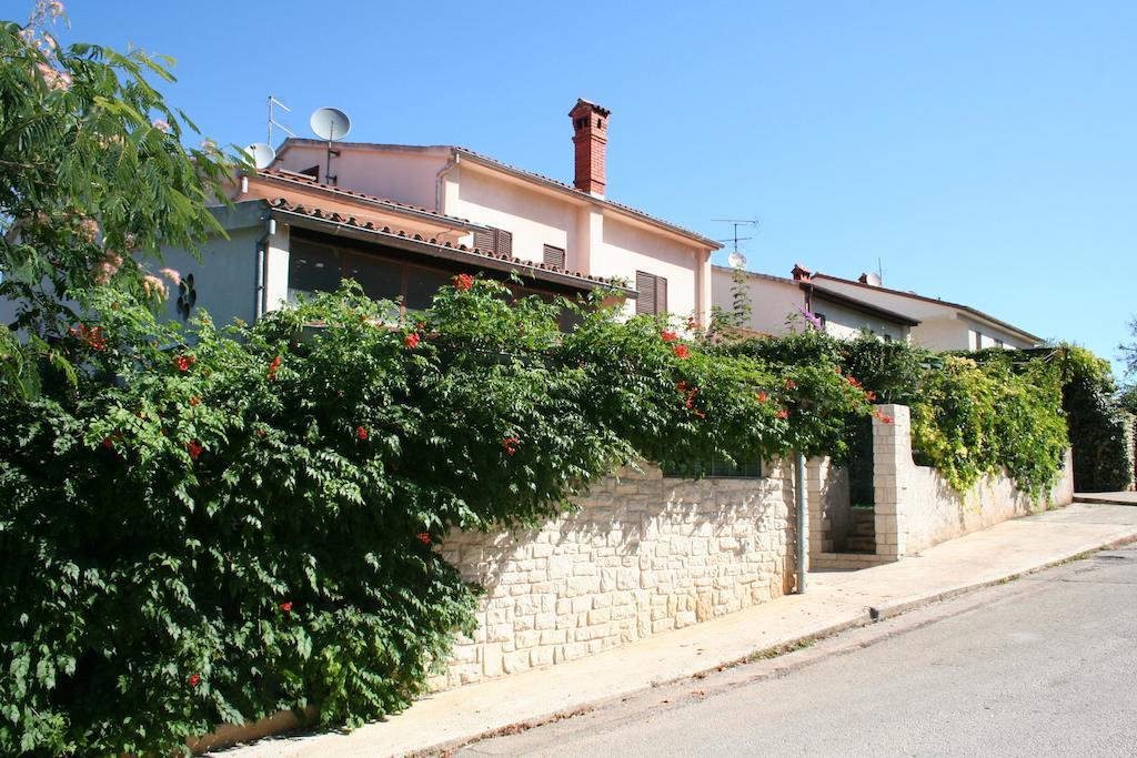 Apartments Mare Pula Pokoj fotografie