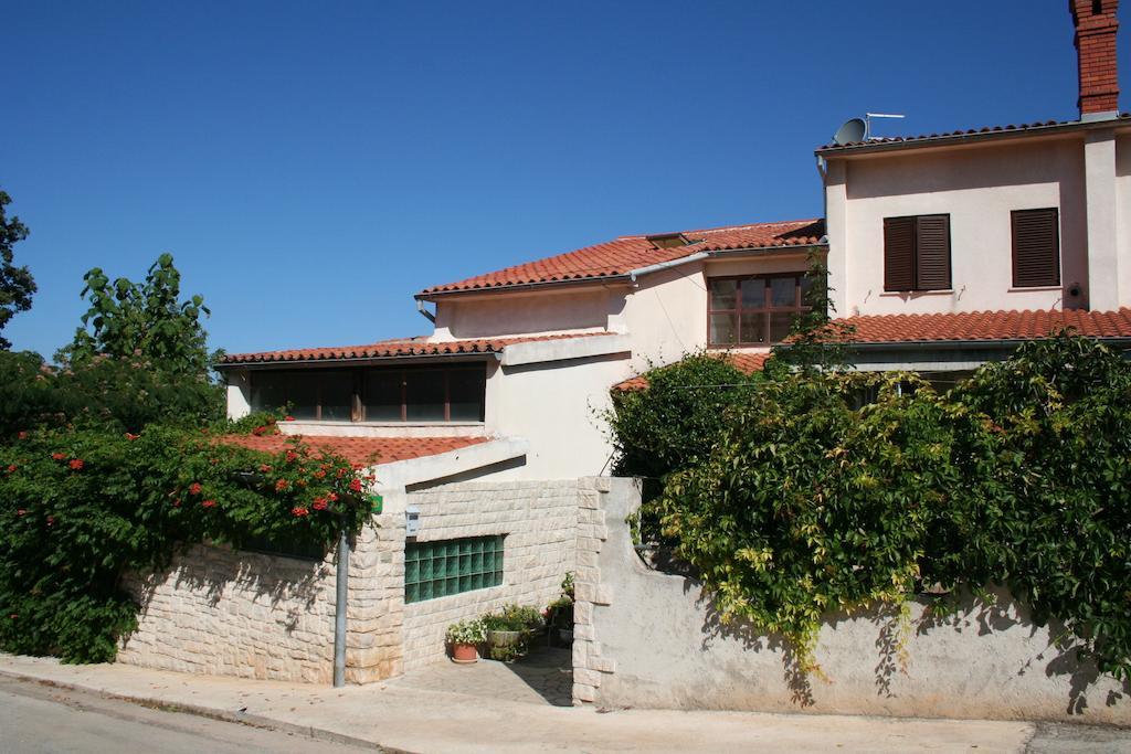 Apartments Mare Pula Pokoj fotografie